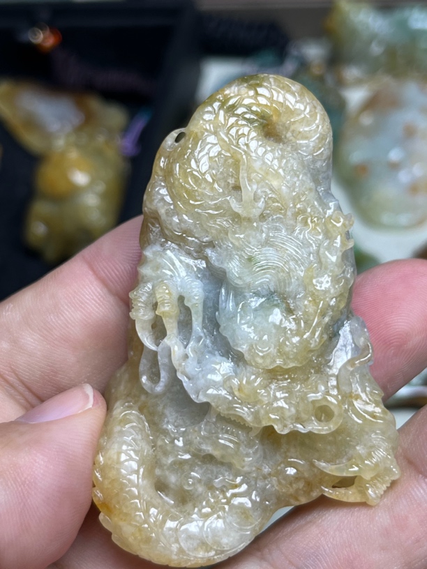 缅甸天然翡翠黄翡龙牌