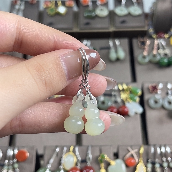 银S925镶嵌和田玉耳饰葫芦浅色小