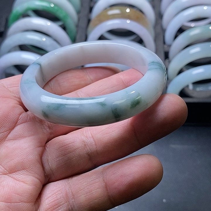 彬***理翡翠未镶嵌手镯正