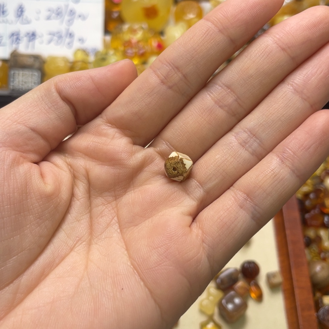 爱***己琥珀未镶嵌裸石天然琥珀