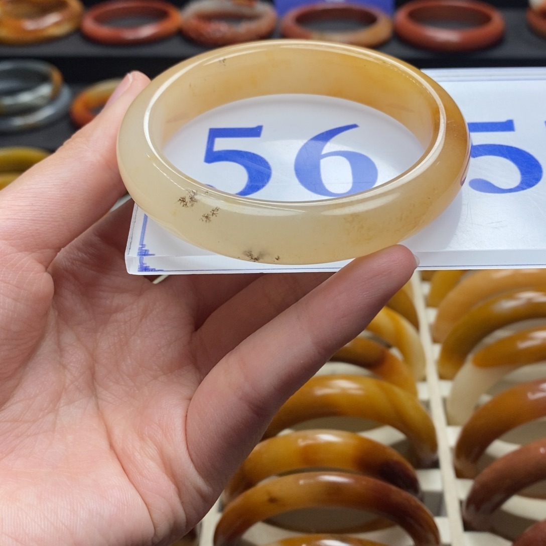 石英质玉（黄龙玉）手镯未镶嵌