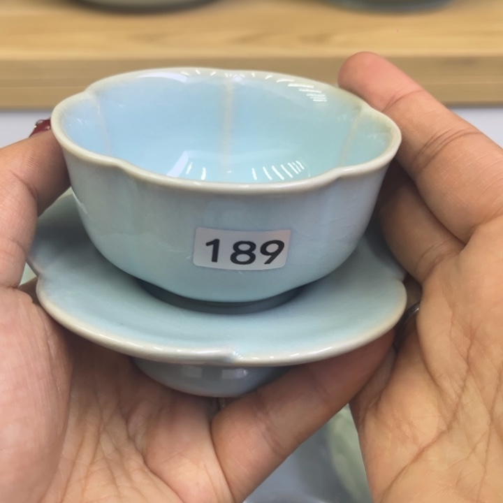 杯子梅花盏半手天青色