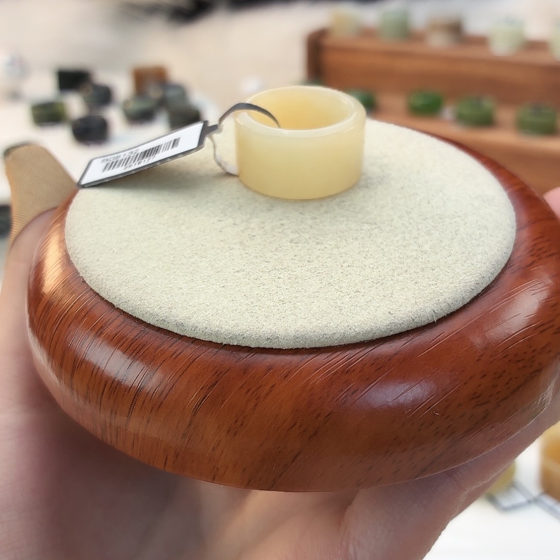 和田玉未镶嵌戒指浅橘糖圆切17.34mmj174