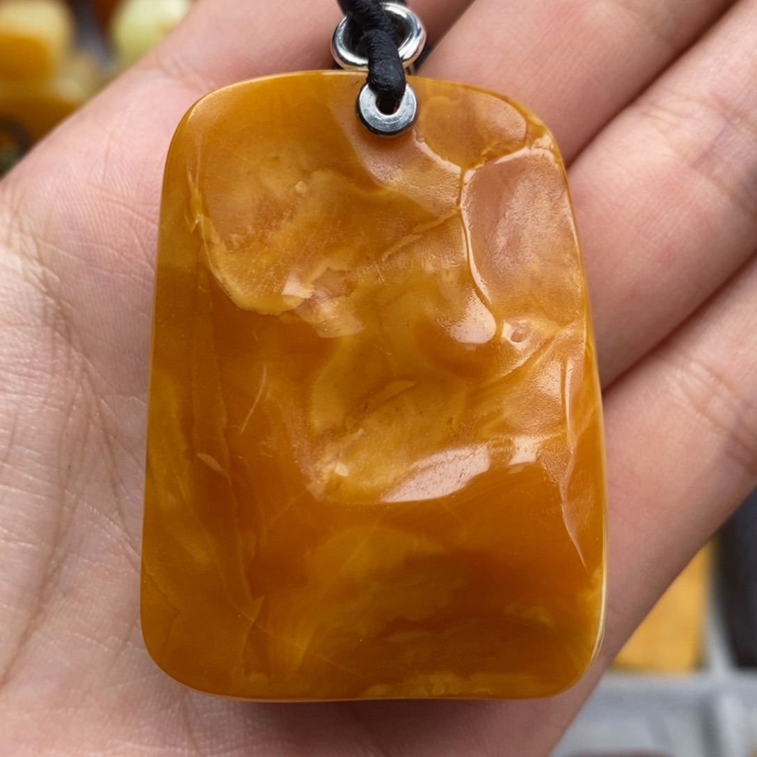 琥珀吊坠(赠链)未镶嵌