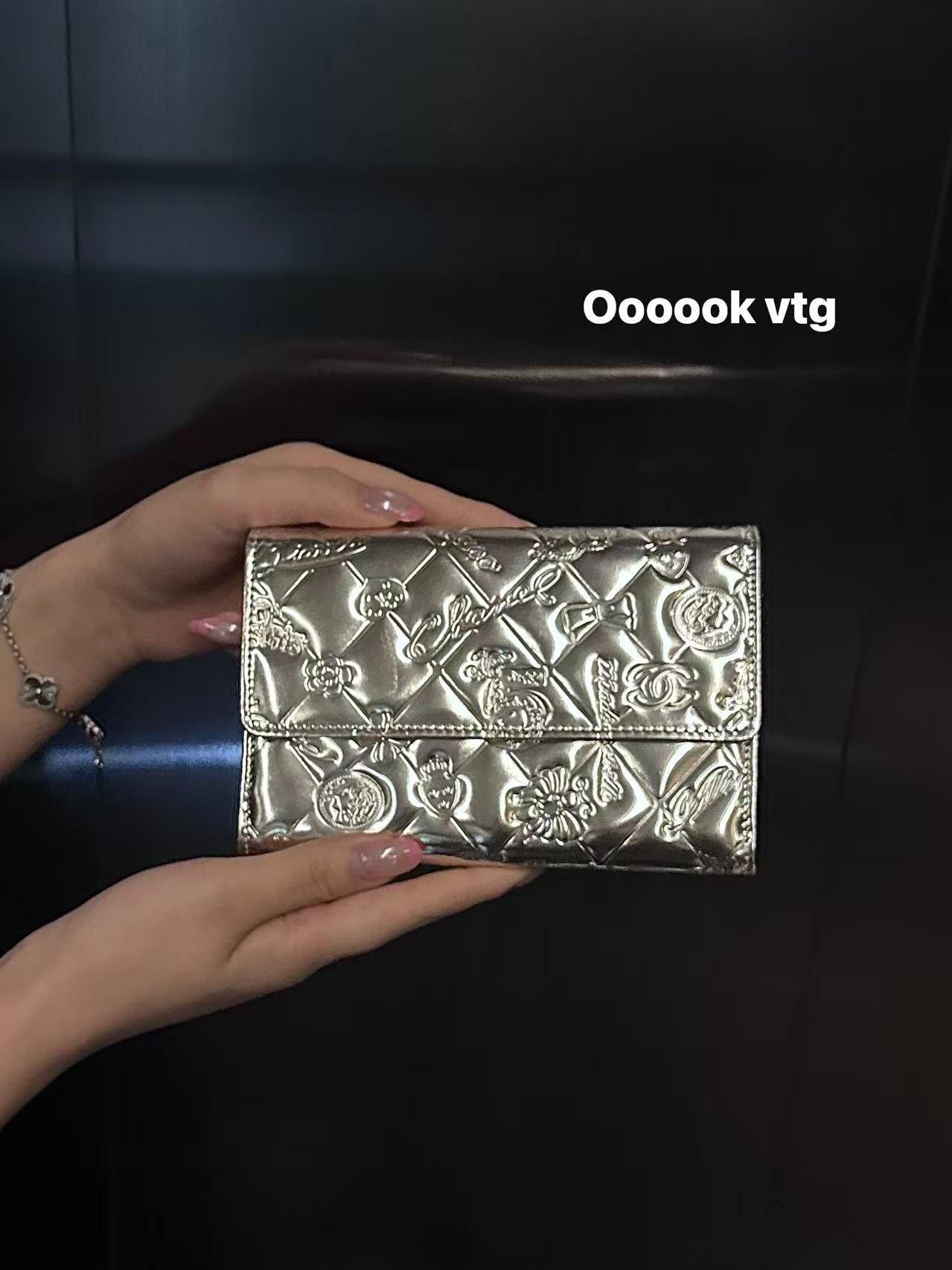 95新 Chanel/香奈儿 Chanel香奈儿  香槟色漆面钱包卡包