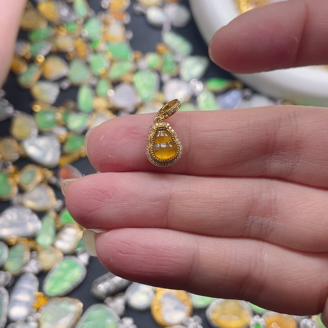 翡翠颈饰18K金镶嵌天然翡翠18kA货