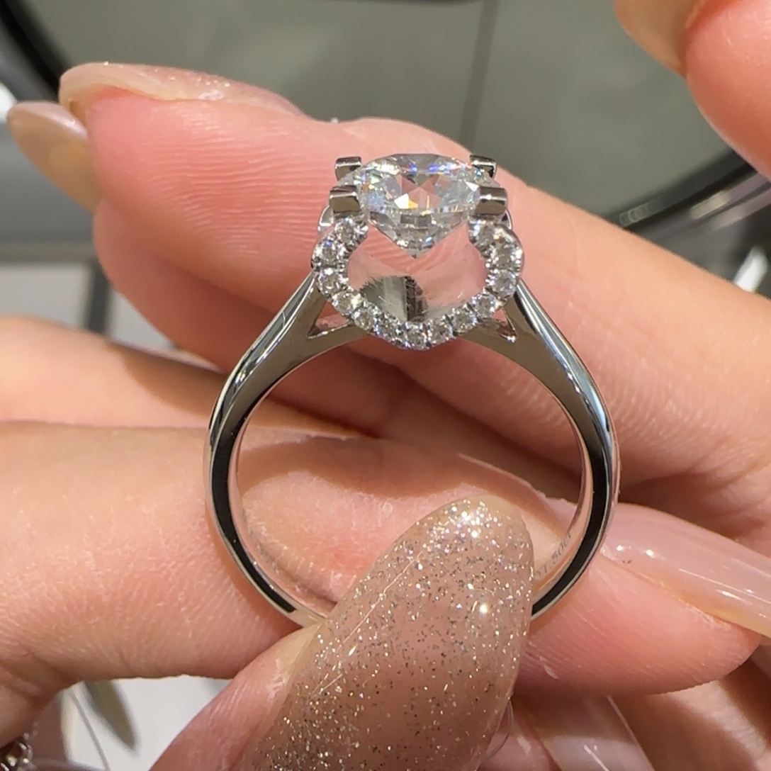 实验室培育钻石铂Pt950镶嵌带钻牛头1.5卡