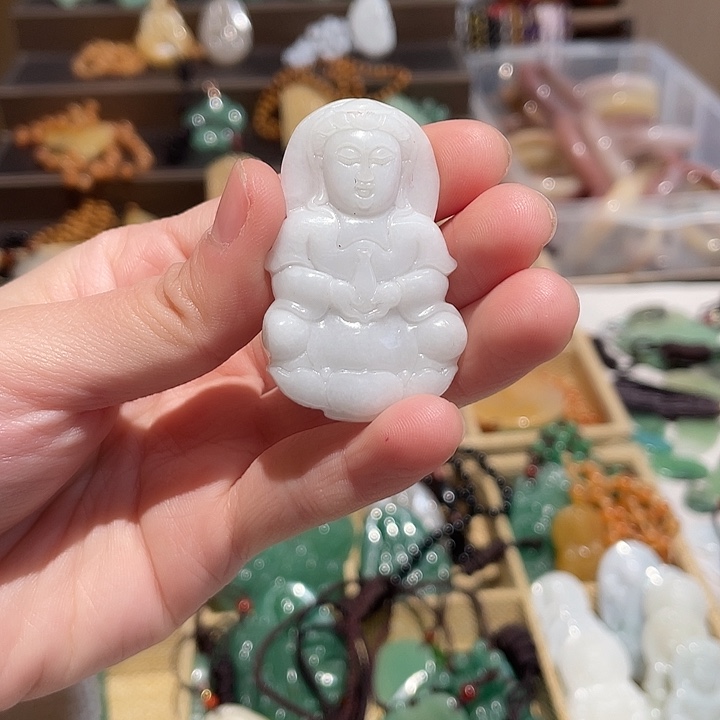 石英质玉未镶嵌颈饰