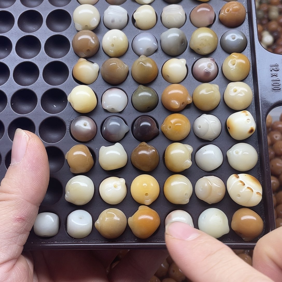 吊坠白玉菩提瑕疵小雕刻60颗