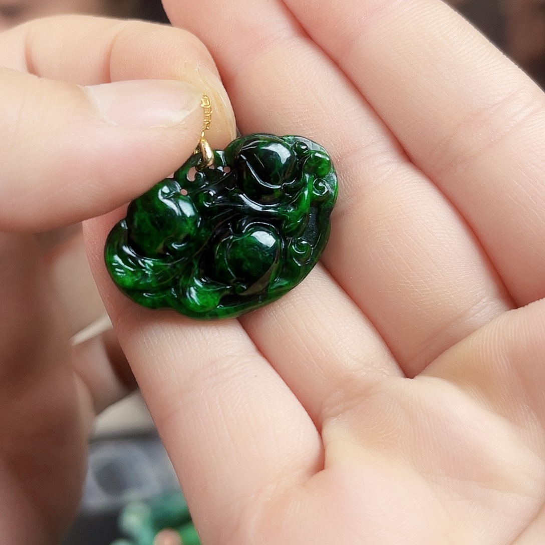 翡翠颈饰18K金镶嵌吊坠