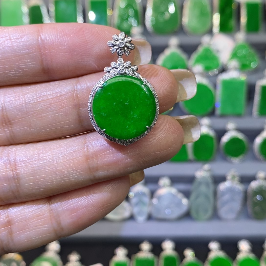 翡翠吊坠(不含链)18K金镶嵌?****?吊坠