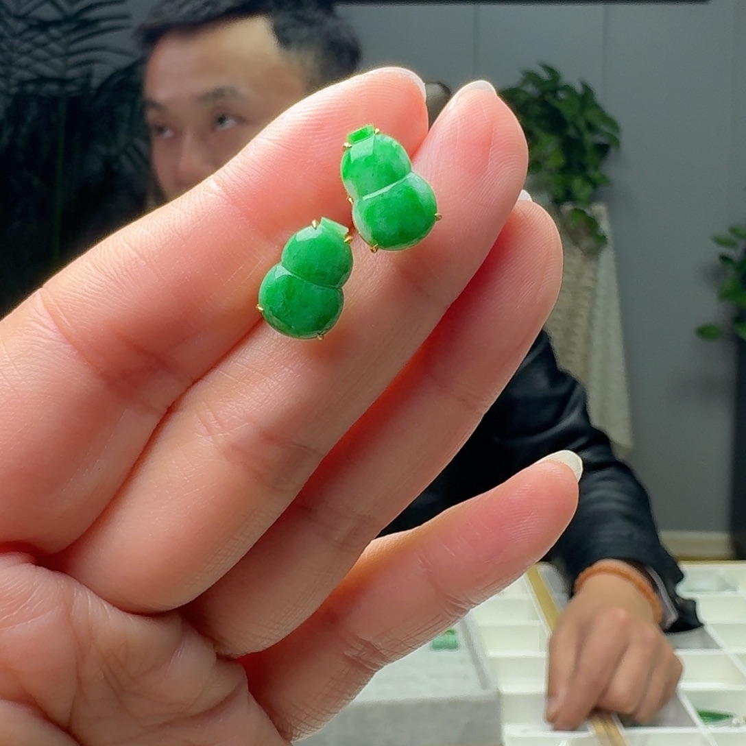 翡翠18K金镶嵌耳饰天然