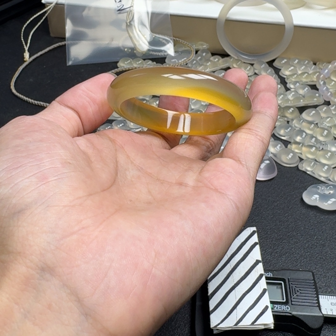 傲****手镯玛瑙/玉髓未镶嵌42