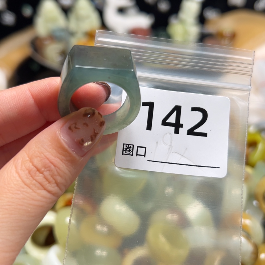 时***典蛇纹石玉未镶嵌戒指