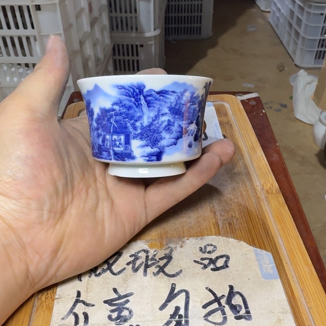 微瑕疵介意勿拍陶瓷器皿B365底部微瑕疵介意勿拍