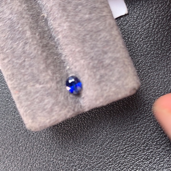 蓝宝石裸石未镶嵌不**我