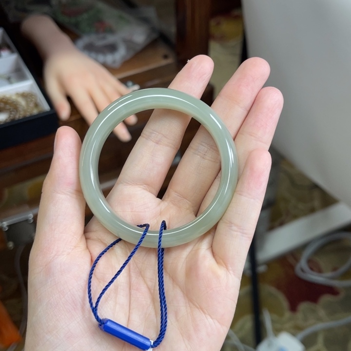 和田玉未镶嵌手镯50