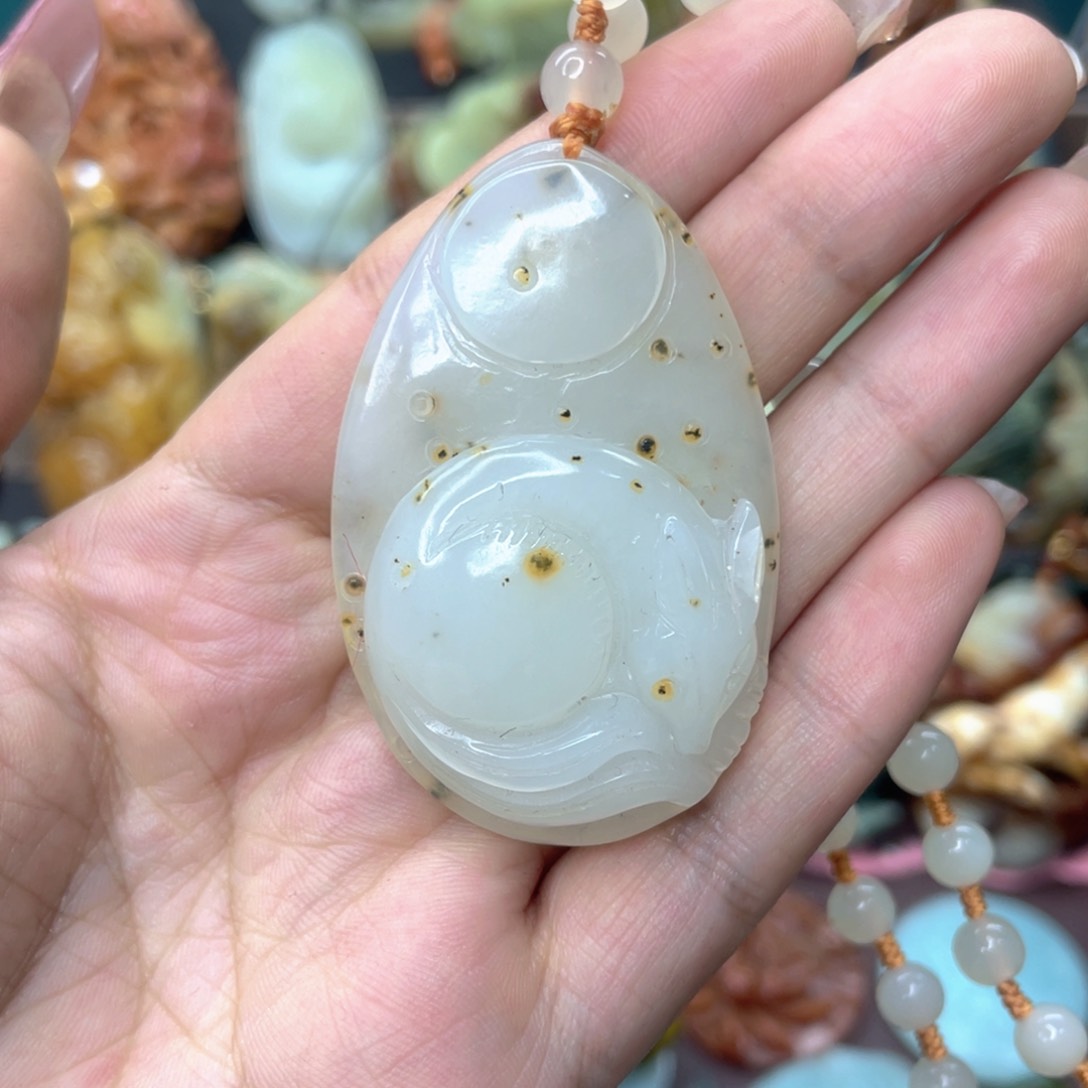 蛇纹石玉颈饰未镶嵌