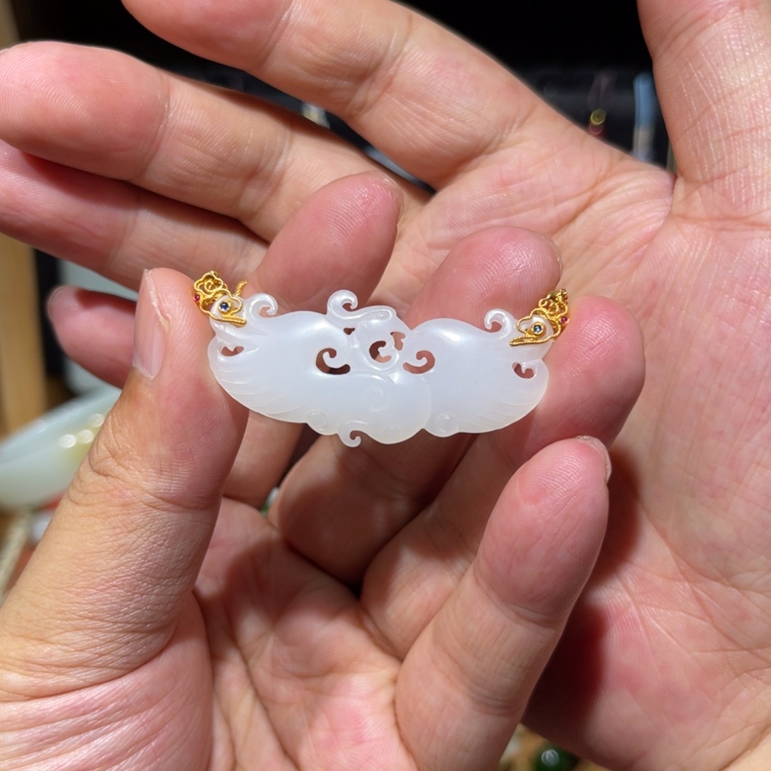 和田玉18K金镶嵌颈饰