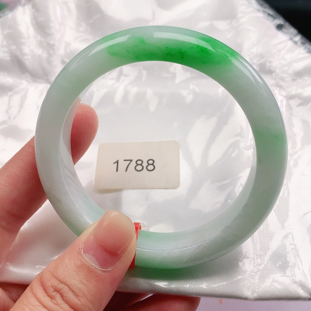 翡翠手镯未镶嵌54圈1788