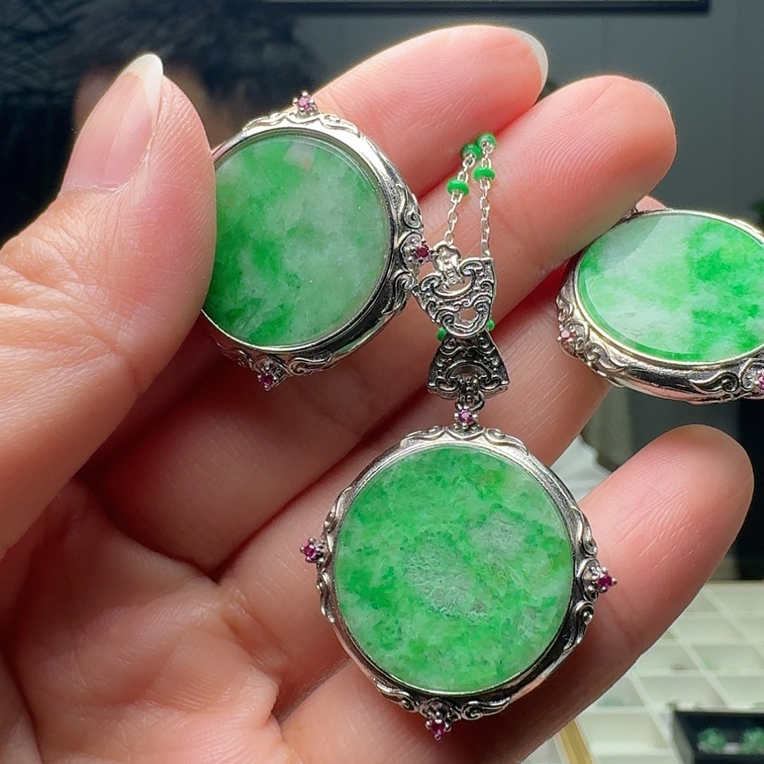 翡翠银S925镶嵌吊坠(赠链)多样性发货其一