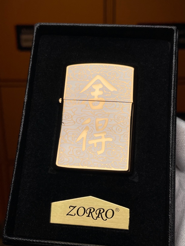 微瑕Zorro佐罗时尚白金双色雕刻金舍得亮面复古煤油打火机Z91787B