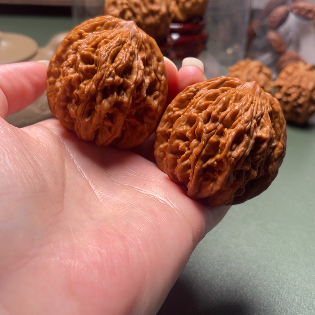 文玩核桃吊坠虎头