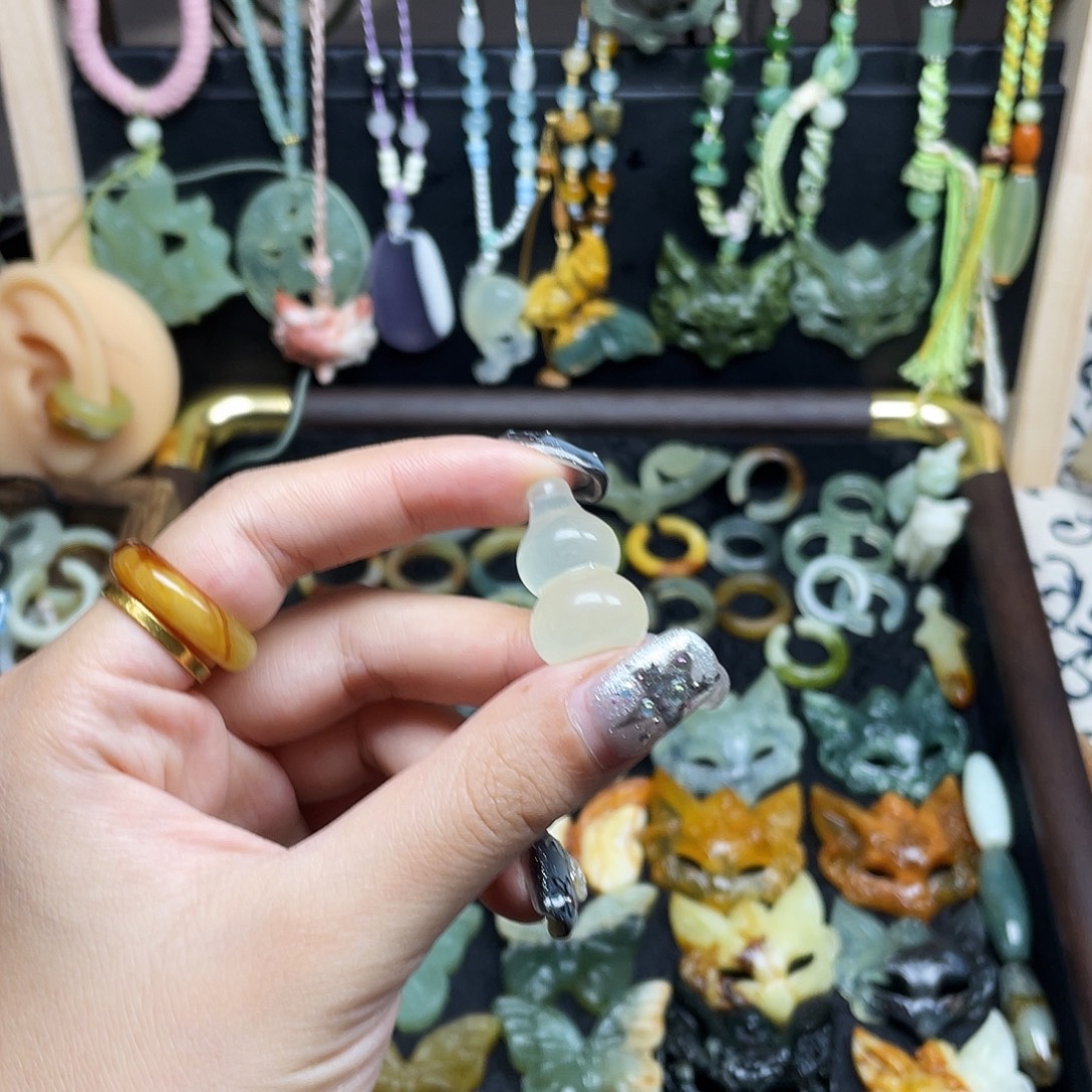 蛇纹石玉未镶嵌颈饰福利