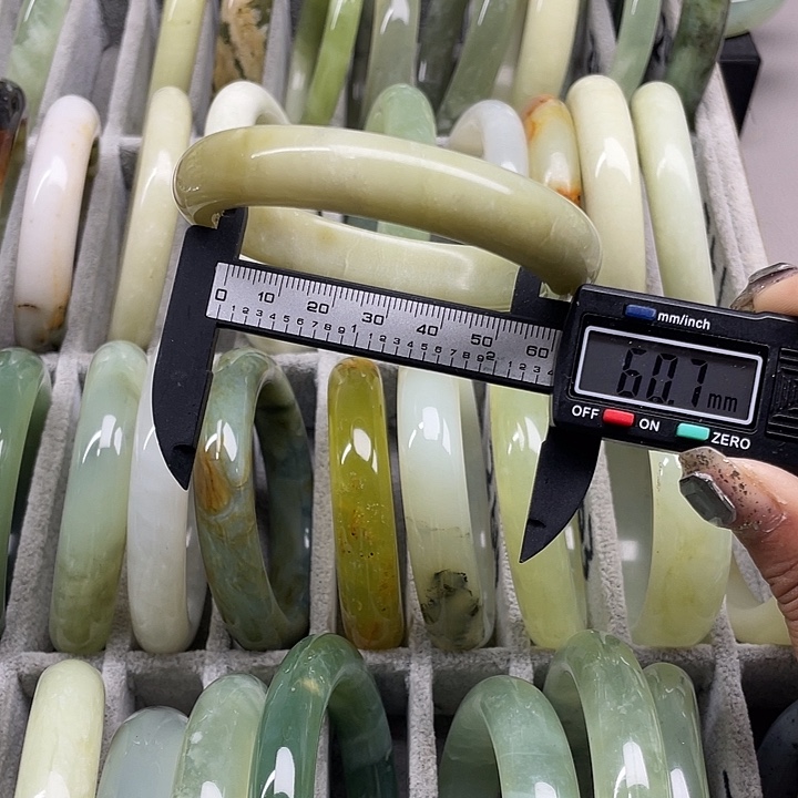 蛇纹石玉未镶嵌手镯249