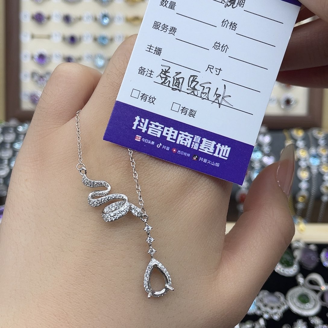 啵***.岫玉银S925镶嵌颈饰