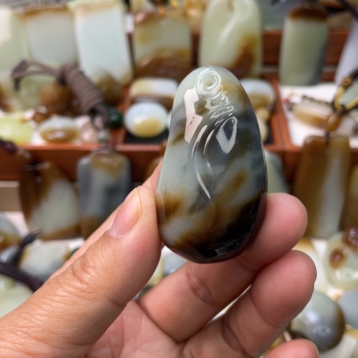 和田玉未镶嵌颈饰