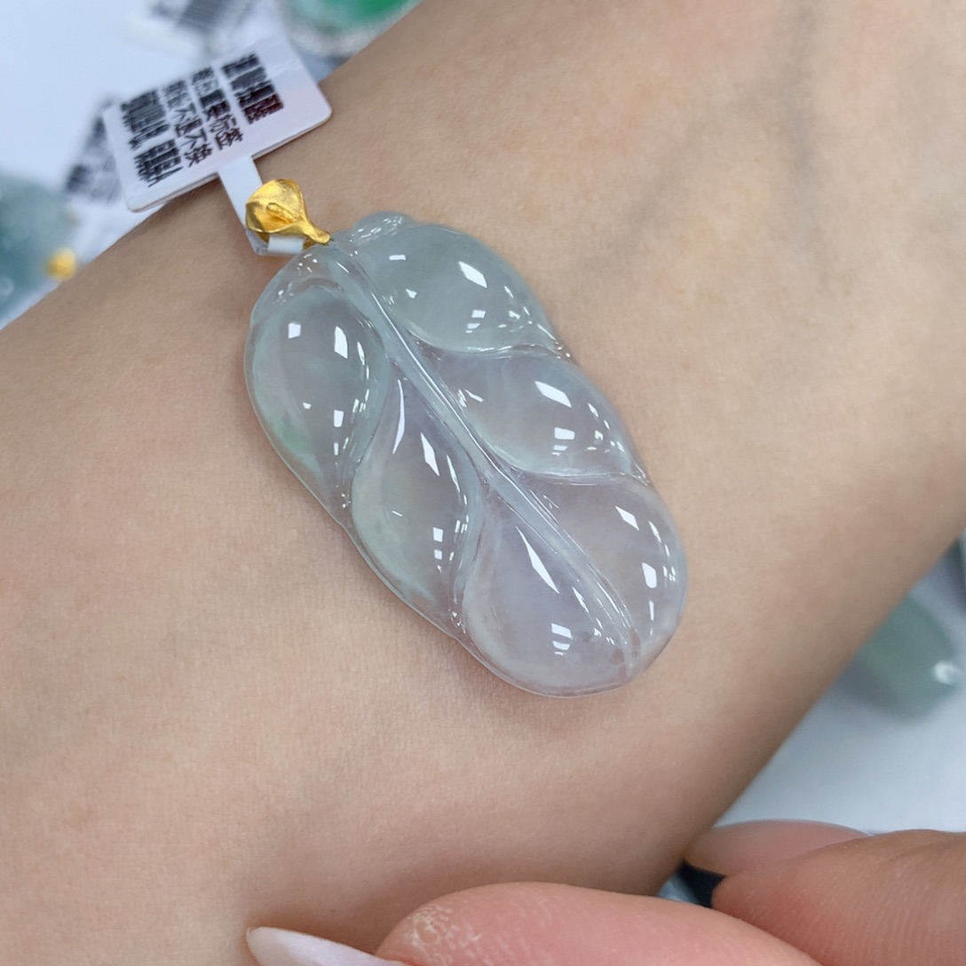 颈饰18K金镶嵌翡翠