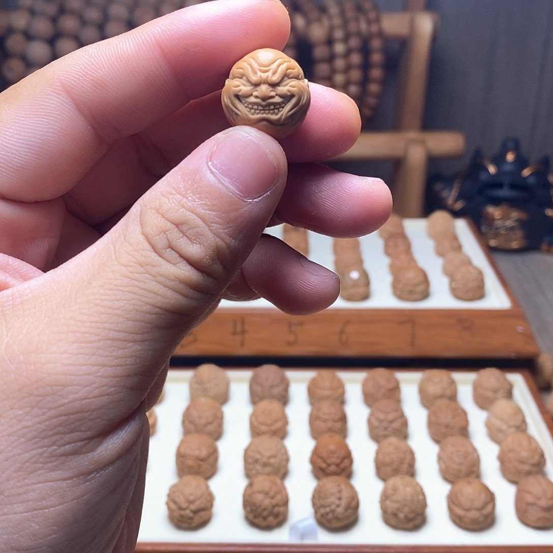 猴头核桃把件悠**月18左右猴头核桃坏笑