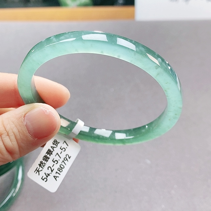 【闪购商品】翡翠手镯（圆镯）未镶嵌