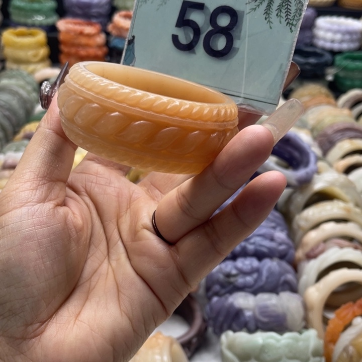 石英岩玉未镶嵌手镯