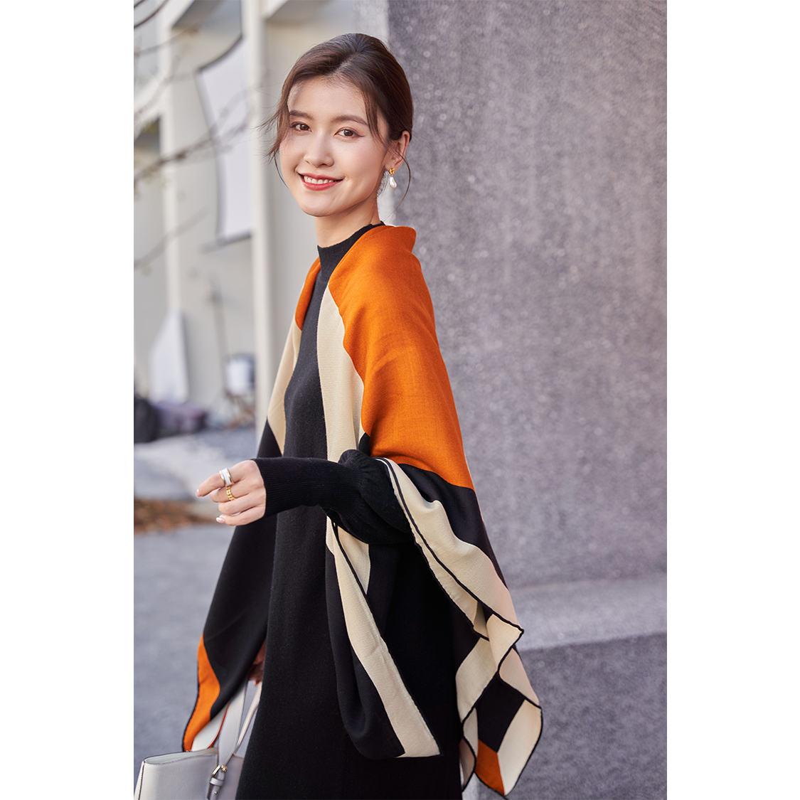 【晨粉专享价】手工精卷边丝巾-落落大方