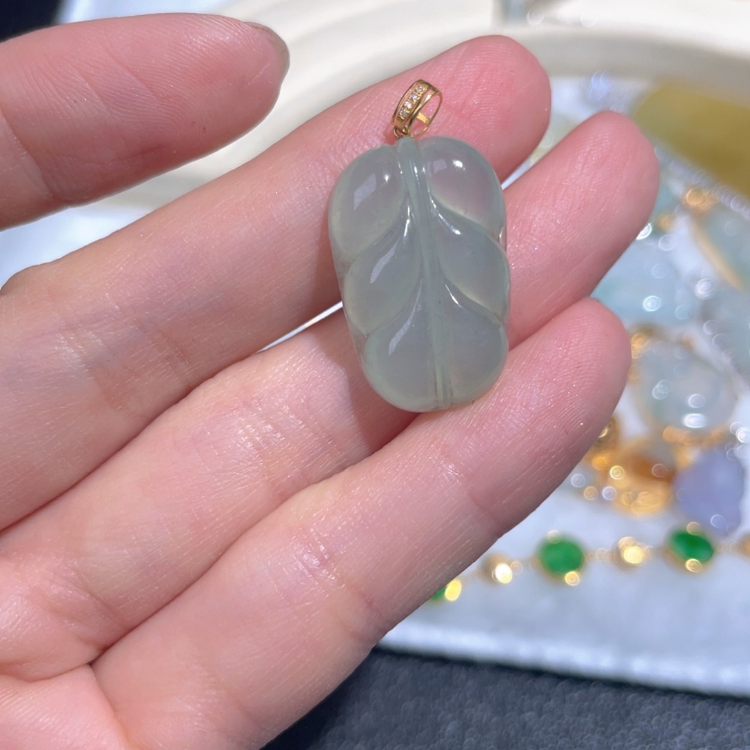 翡翠颈饰18K金镶嵌翡翠
