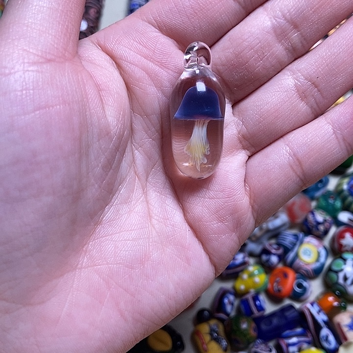 琉璃颈饰水母琉璃