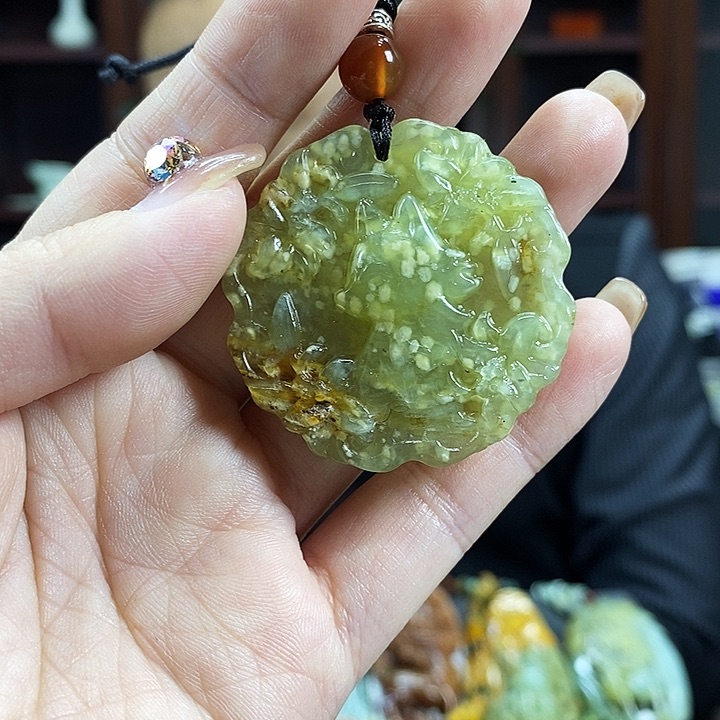 蛇纹石玉吊坠未镶嵌