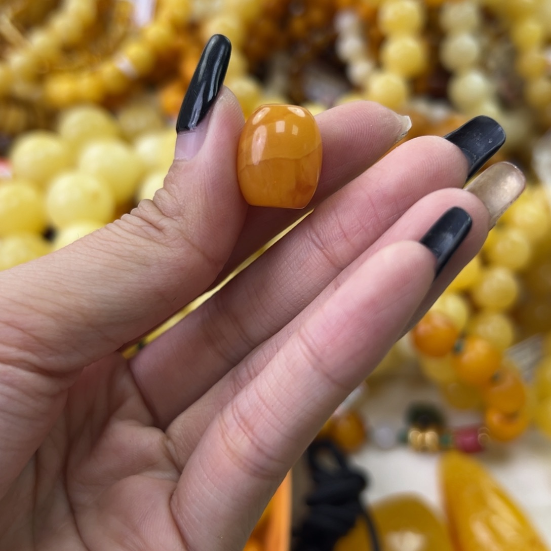 琥珀珠宝奇石未镶嵌