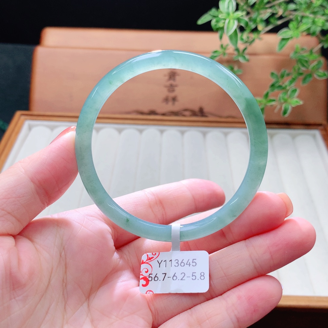 未镶嵌手镯（圆镯）翡翠