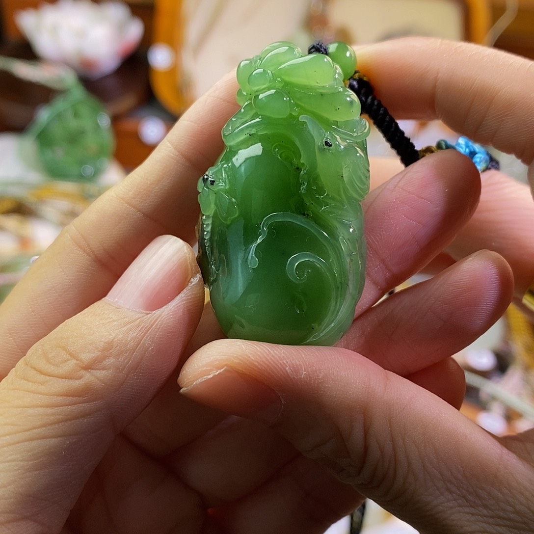 百***合颈饰未镶嵌和田玉