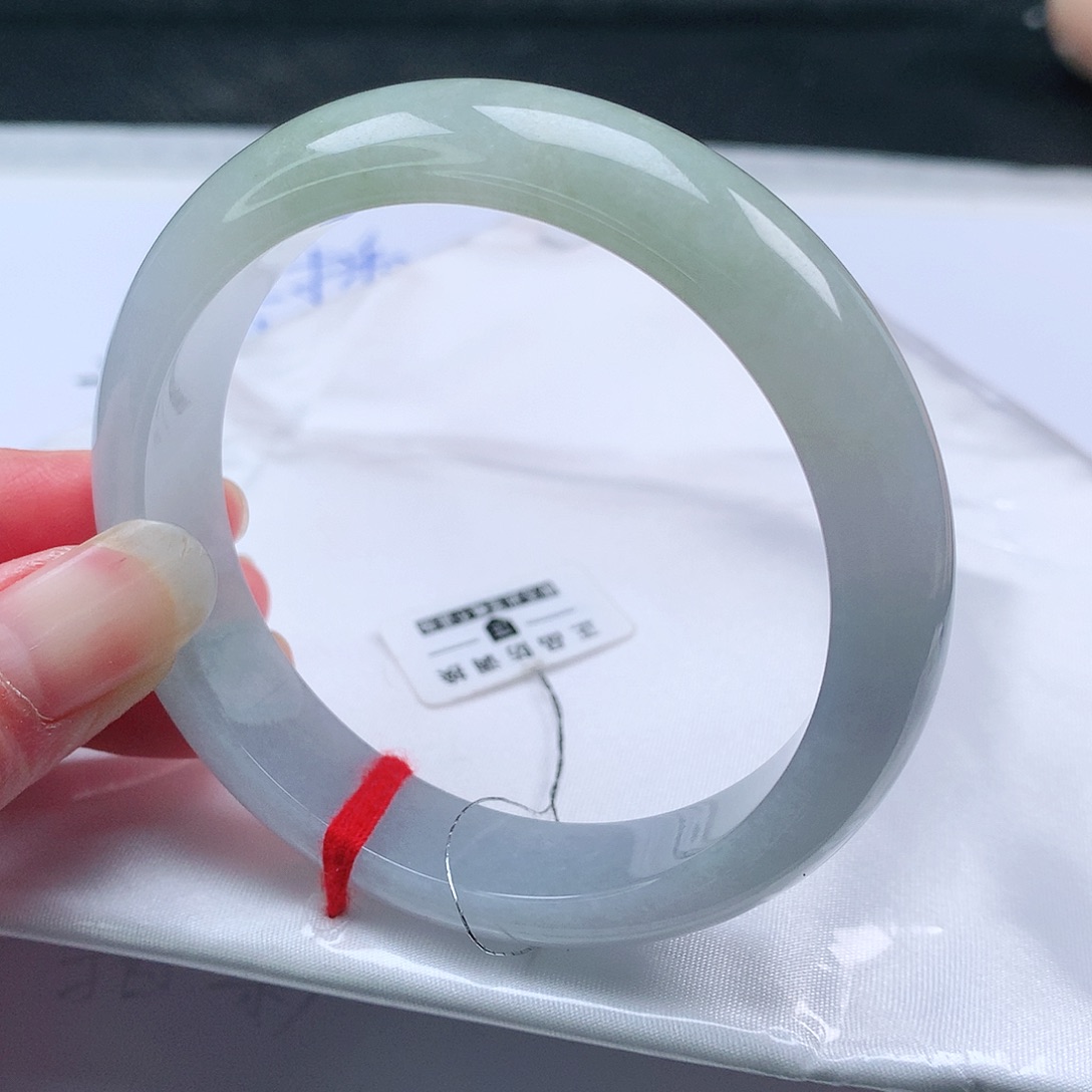 翡翠手镯未镶嵌56圈