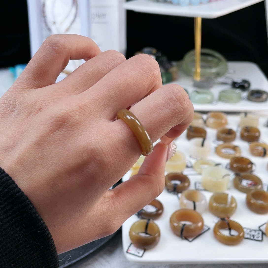 和田玉未镶嵌戒指P96糖色细条16.2不退换