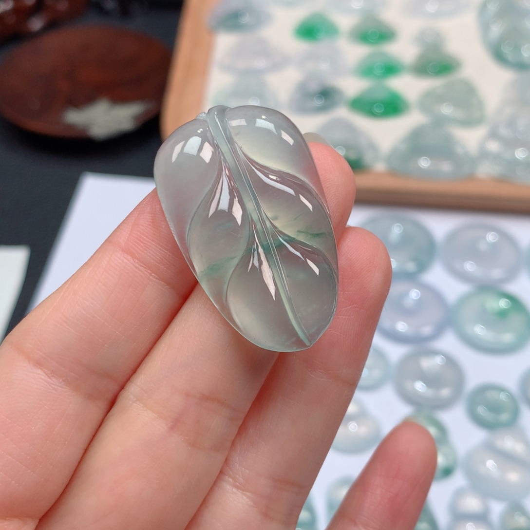 翡翠颈饰未镶嵌冰种飘花叶子