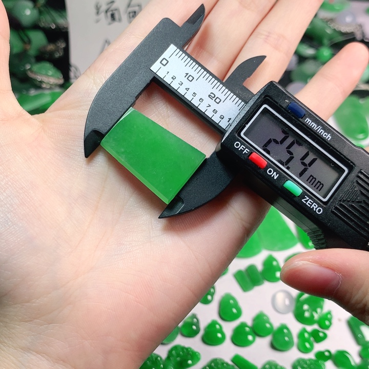 翡翠未镶嵌颈饰25.3*17.6*3.7