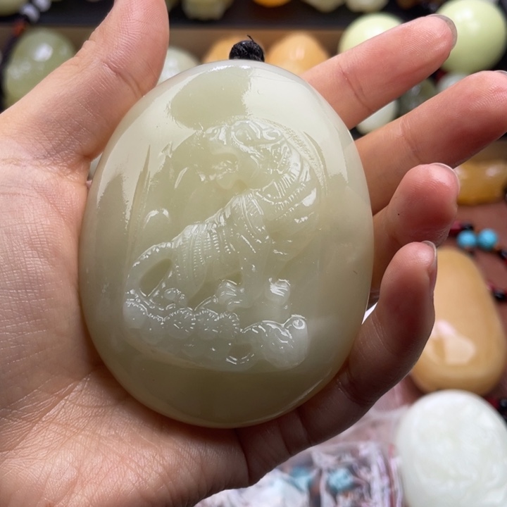 怀***念石材天然古青石手把件