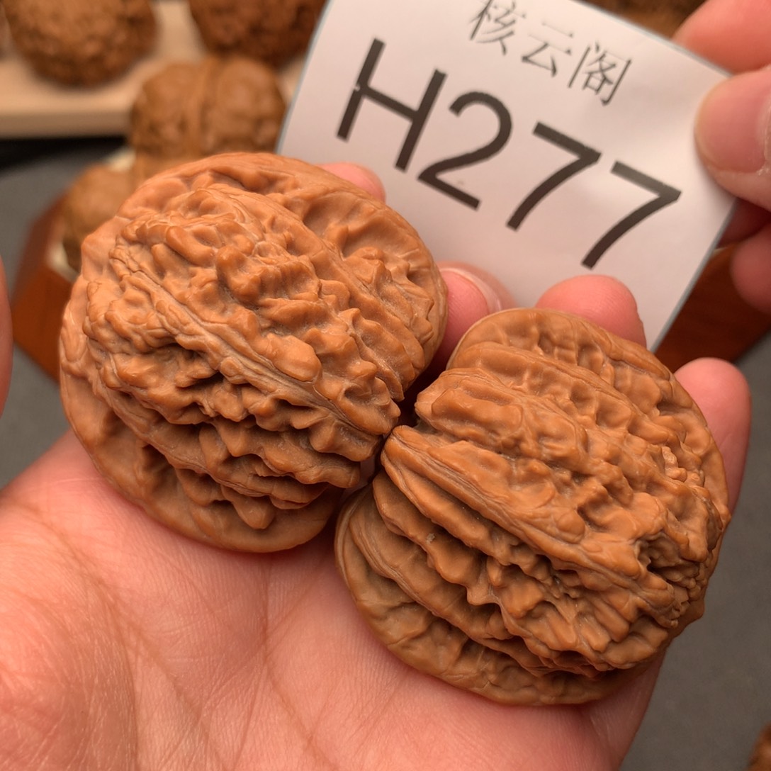 文玩核桃把件43.9边48.7克重全品四座楼