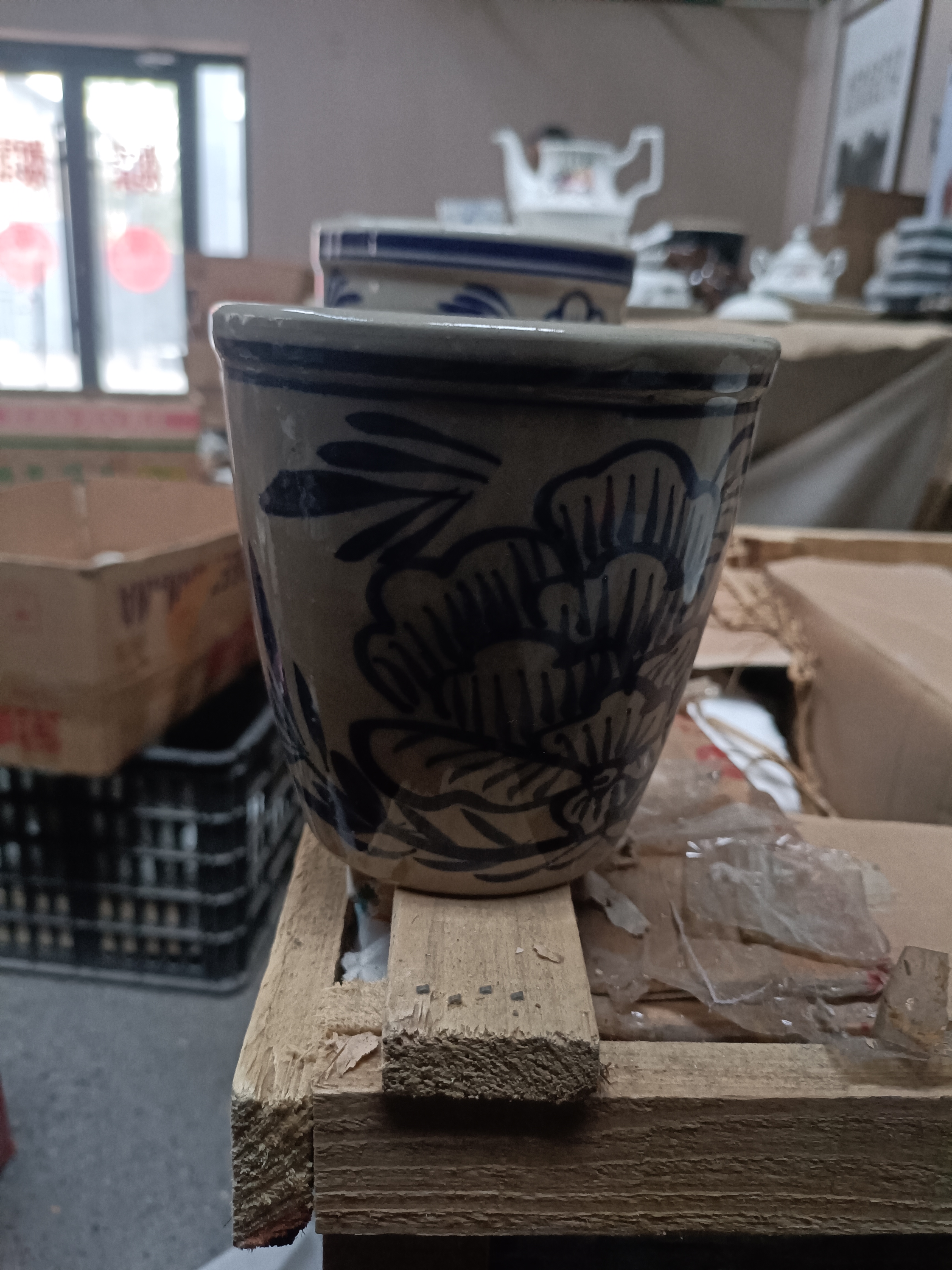 磁州窑釉下手绘牡丹缸一个《遐思品不退换》