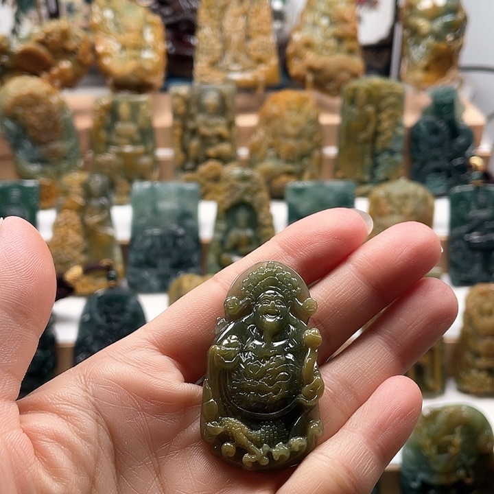 翡翠颈饰未镶嵌天然翡翠A货财神